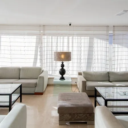 阔而特拉锁尔酒店