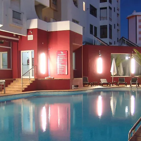 阔而特拉锁尔酒店